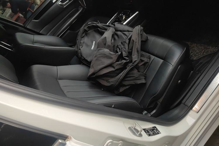 Used Mercedes-Benz E-Class 2015 E 260 L Sport Edition Right Front Seat
