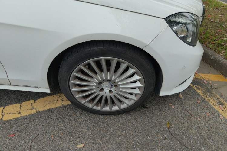 Used Mercedes-Benz E-Class 2015 E 200 L Right Front Wheel Hub