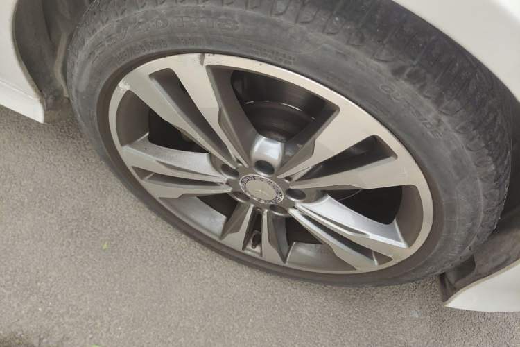 Used Mercedes-Benz E-Class 2015 Facelift E 200 L Sport Edition Right Front Wheel Hub