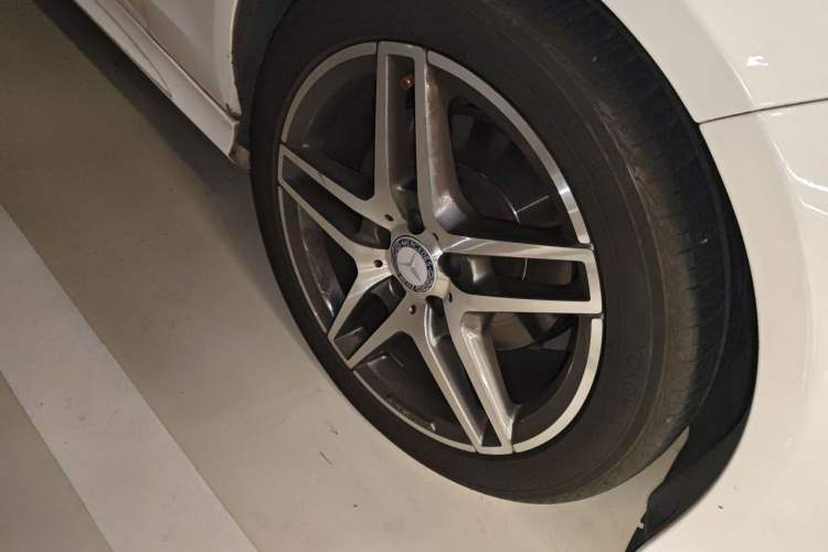 Used Mercedes-Benz E-Class 2015 E 260 L Sport Luxury Model Right Front Wheel Hub
