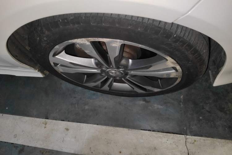 Used Mercedes-Benz E-Class 2015 Restyled E 260 L Sport Edition Right Front Wheel Hub