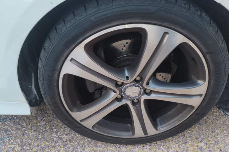 Used Mercedes-Benz E-Class 2015 Facelift E 200 L Sport Edition Right Front Wheel Hub