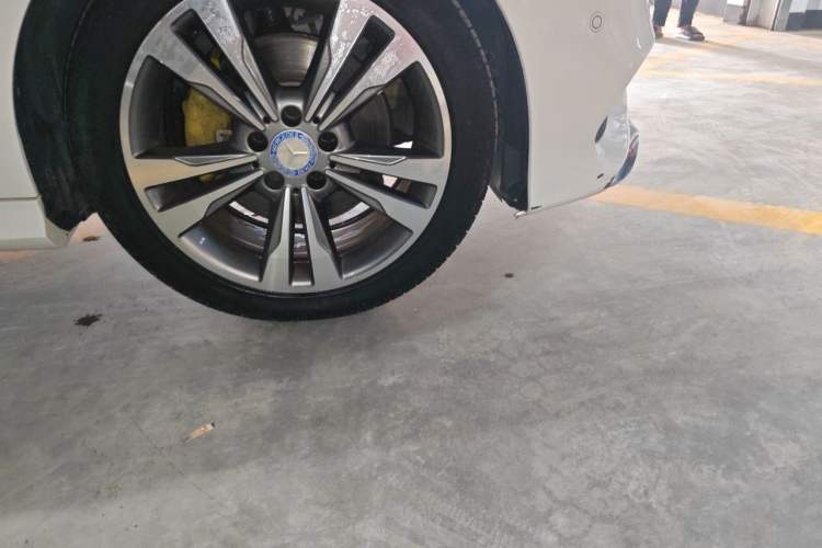 Used Mercedes-Benz E-Class 2015 E 260 L Sport Edition Right Front Wheel Hub