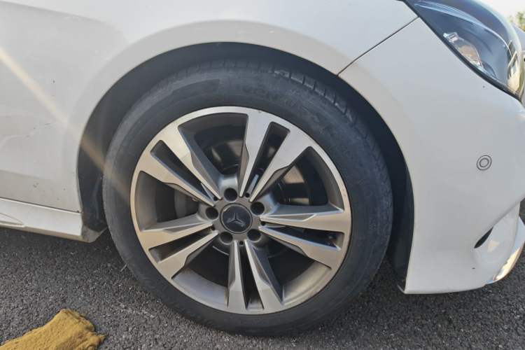 Used Mercedes-Benz E-Class 2015 E 260 L Sport Edition Right Front Wheel Hub