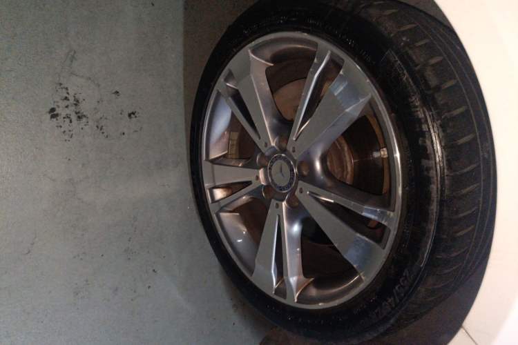 Used Mercedes-Benz E-Class 2015 E 320 L Sport 4MATIC Right Front Wheel Hub