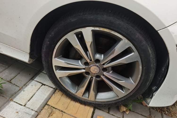 Used Mercedes-Benz E-Class 2015 E 260 L Sport & Fashion Model Right Front Wheel Hub