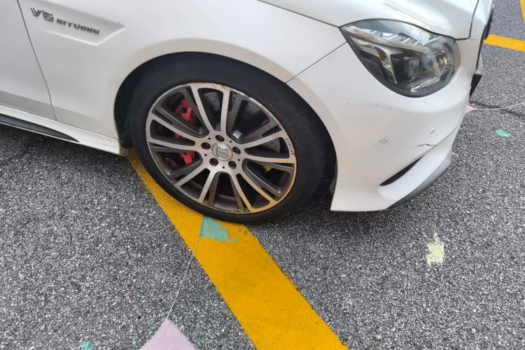 Used Mercedes-Benz E-Class 2015 E 320 L Sport 4MATIC Right Front Wheel Hub