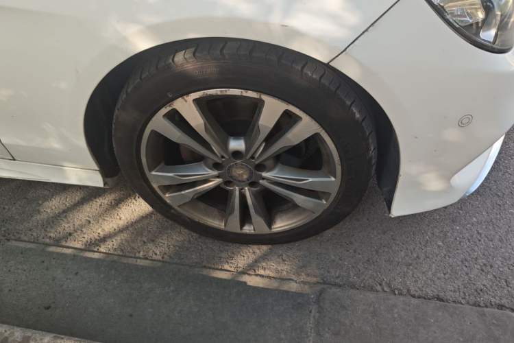 Used Mercedes-Benz E-Class 2015 E 260 L Sport Edition Right Front Wheel Hub