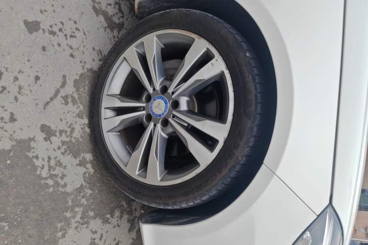 Used Mercedes-Benz E-Class 2015 E 200 L Sport Edition Right Front Wheel Hub