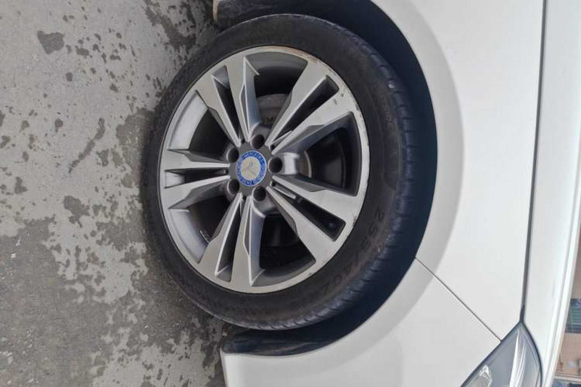 Used Mercedes-Benz E-Class 2015 E 200 L Sport Edition Right Front Wheel Hub