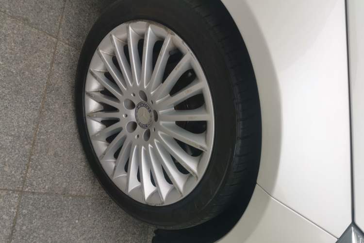 Used Mercedes-Benz E-Class 2015 E 260 L Right Front Wheel Hub