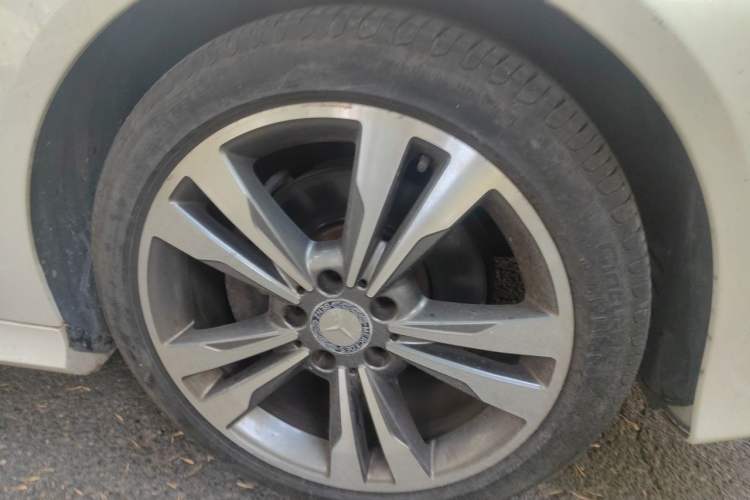 Used Mercedes-Benz E-Class 2015 Facelift E 200 L Sport Edition Right Front Wheel Hub