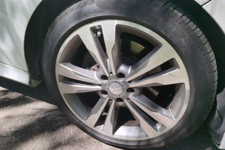 Used Mercedes-Benz E-Class 2015 Facelift E 200 L Sport Edition Right Front Wheel Hub