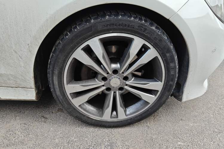 Used Mercedes-Benz E-Class 2015 Facelift E 200 L Sport Edition Right Front Wheel Hub