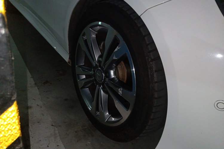 Used Mercedes-Benz E-Class 2015 E 260 L Sport Edition Right Front Wheel Hub