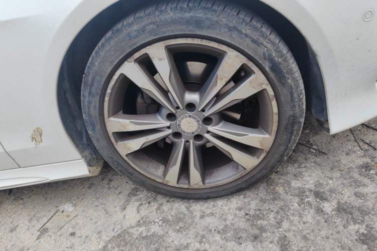 Used Mercedes-Benz E-Class 2015 Revised E 260 L Right Front Wheel Hub