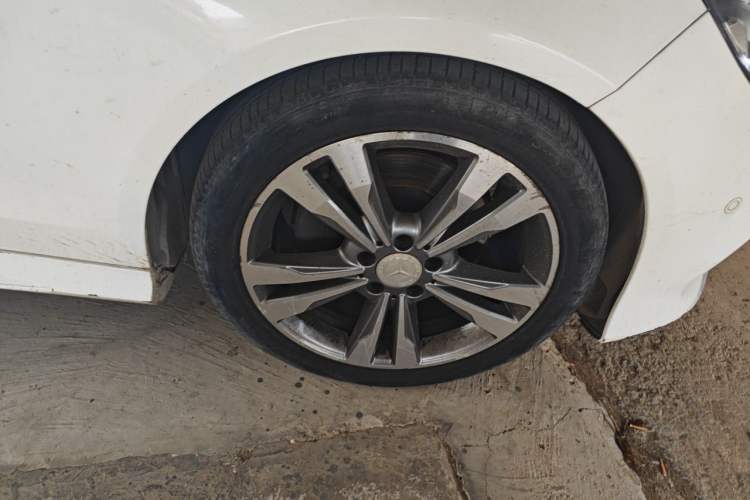 Used Mercedes-Benz E-Class 2015 Facelift E 200 L Sport Edition Right Front Wheel Hub