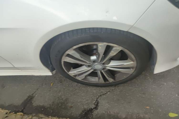 Used Mercedes-Benz E-Class 2015 Facelift E 200 L Sport Edition Right Front Wheel Hub