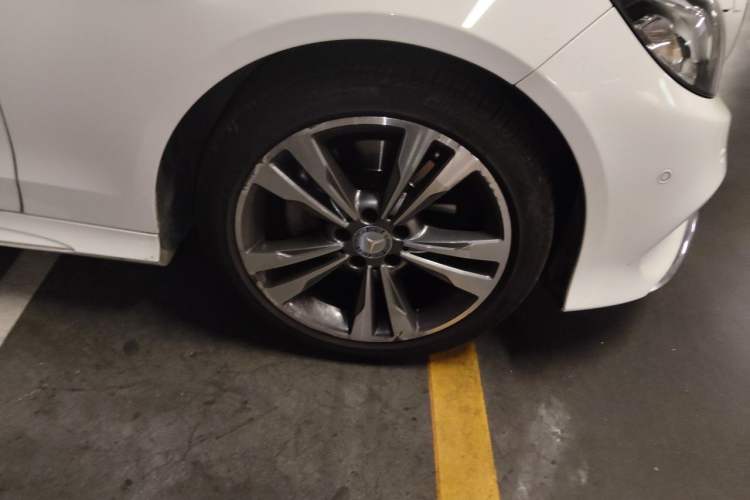Used Mercedes-Benz E-Class 2015 E 200 L Sport Edition Right Front Wheel Hub