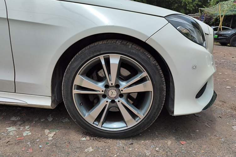 Used Mercedes-Benz E-Class 2015 E 320 L Sport 4MATIC Right Front Wheel Hub