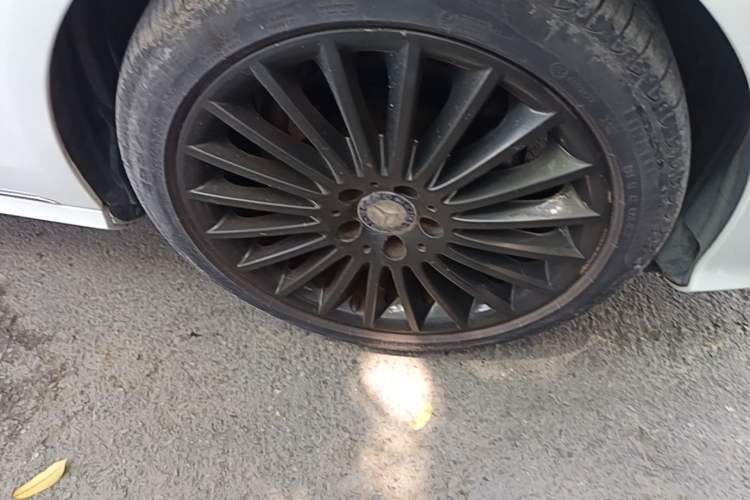 Used Mercedes-Benz E-Class 2015 E 200 L Right Front Wheel Hub