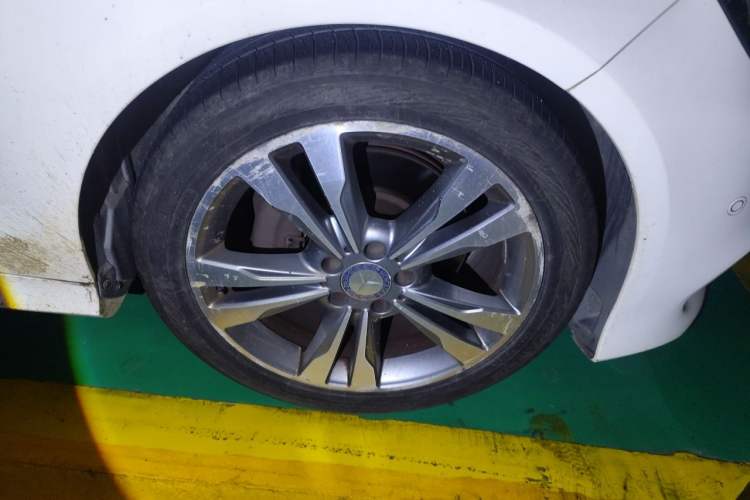 Used Mercedes-Benz E-Class 2015 E 260 L Sport Edition Right Front Wheel Hub