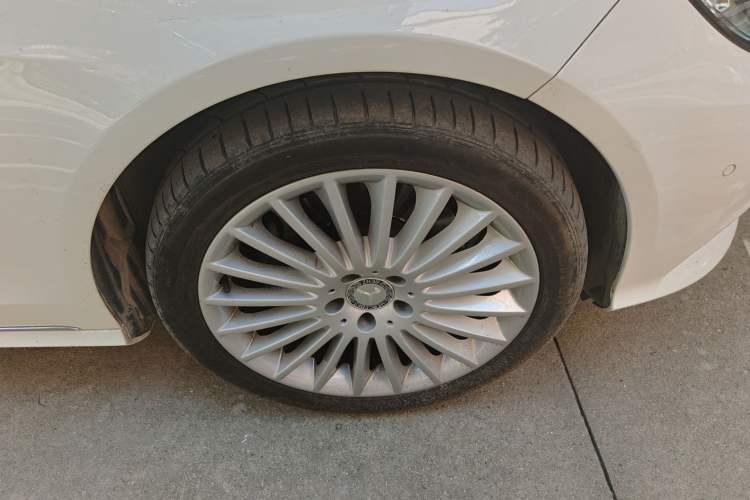 Used Mercedes-Benz E-Class 2015 E 200 L Right Front Wheel Hub
