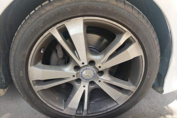 Used Mercedes-Benz E-Class 2015 E 320 L Sport 4MATIC Right Front Wheel Hub