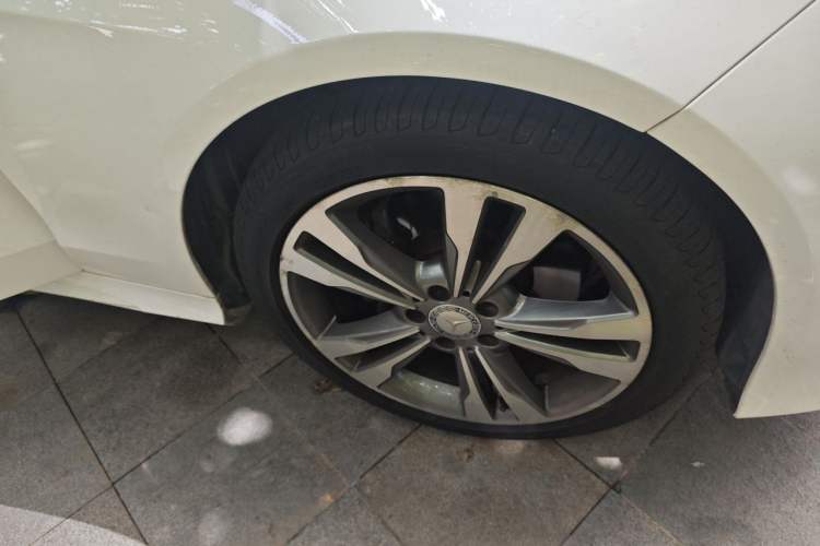 Used Mercedes-Benz E-Class 2015 Revised E 260 L Sporty and Stylish Edition Right Front Wheel Hub