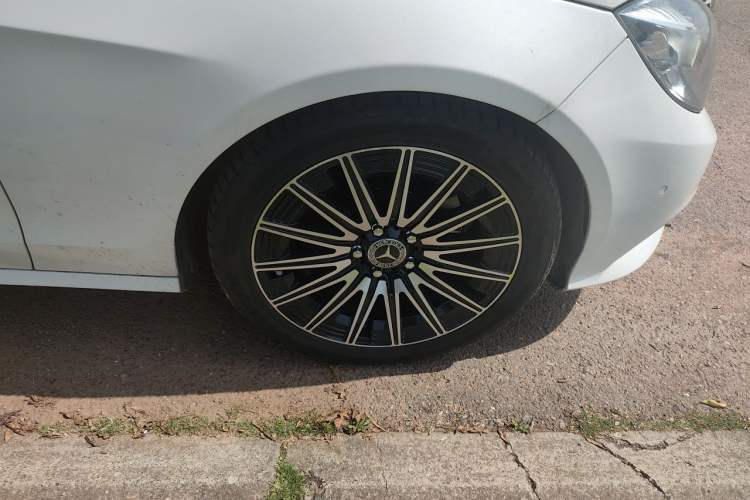 Used Mercedes-Benz E-Class 2015 E 200 L Right Front Wheel Hub