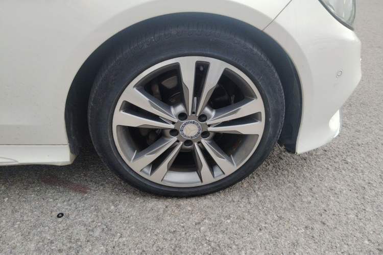 Used Mercedes-Benz E-Class 2015 Restyled E 260 L Sport Edition Right Front Wheel Hub