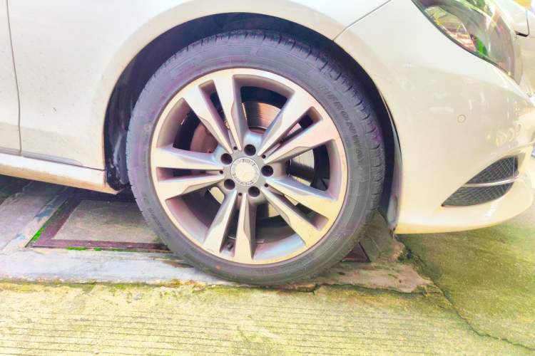 Used Mercedes-Benz E-Class 2015 E 180 L Sport Edition Right Front Wheel Hub