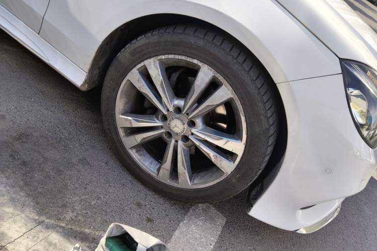 Used Mercedes-Benz E-Class 2015 E 260 L Sport Edition Right Front Wheel Hub