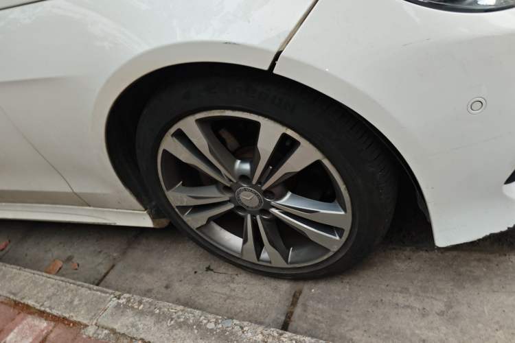 Used Mercedes-Benz E-Class 2015 Restyled E 260 L Sport Edition Right Front Wheel Hub
