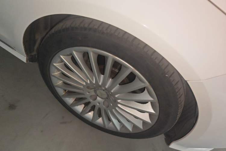 Used Mercedes-Benz E-Class 2015 E 200 L Right Front Wheel Hub