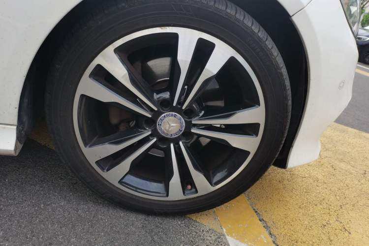 Used Mercedes-Benz E-Class 2015 E 260 L Sport Edition Right Front Wheel Hub