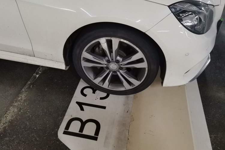 Used Mercedes-Benz E-Class 2015 Restyled E 260 L Sport Edition Right Front Wheel Hub