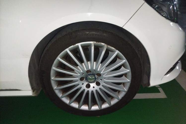 Used Mercedes-Benz E-Class 2015 E 200 L Right Front Wheel Hub