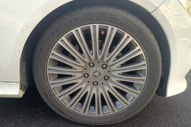 Used Mercedes-Benz E-Class 2015 Restyled E 260 L Sport Edition Right Front Wheel Hub