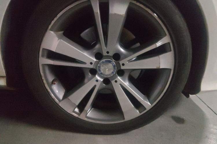 Used Mercedes-Benz E-Class 2015 E 320 L 4MATIC Right Front Wheel Hub