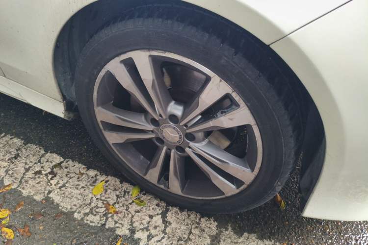 Used Mercedes-Benz E-Class 2015 Facelift E 200 L Sport Edition Right Front Wheel Hub