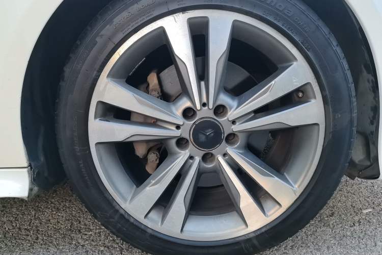 Used Mercedes-Benz E-Class 2015 Restyled E 260 L Sport Edition Right Front Wheel Hub