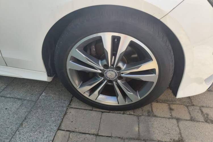 Used Mercedes-Benz E-Class 2015 Restyled E 260 L Sport Edition Right Front Wheel Hub