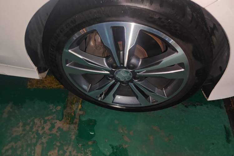 Used Mercedes-Benz E-Class 2015 Restyled E 260 L Sport Edition Right Front Wheel Hub