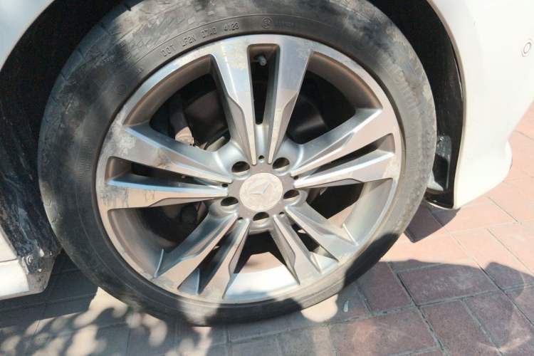 Used Mercedes-Benz E-Class 2015 E 260 L Sport & Fashion Model Right Front Wheel Hub