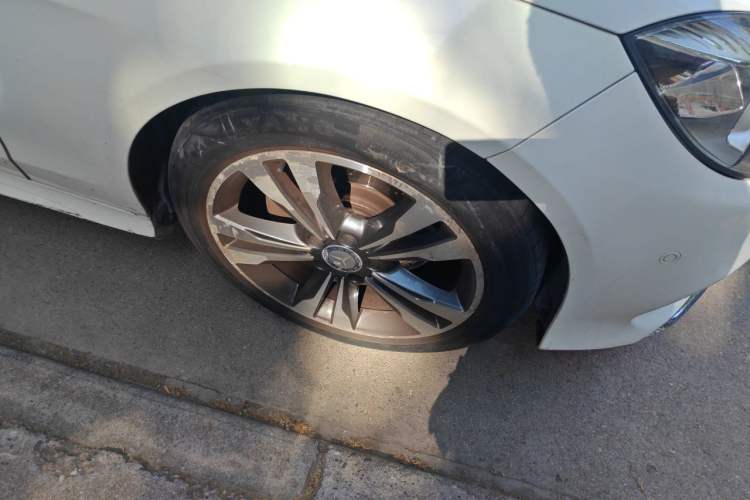 Used Mercedes-Benz E-Class 2015 E 260 L Sport Edition Right Front Wheel Hub
