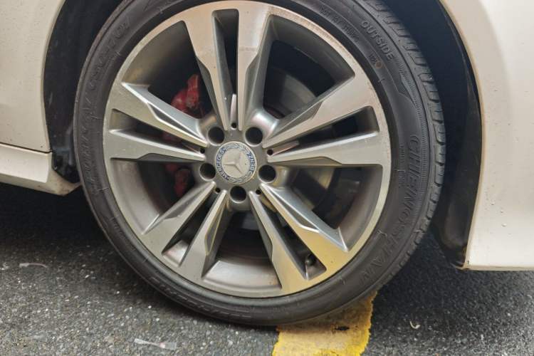 Used Mercedes-Benz E-Class 2015 Facelift E 200 L Sport Edition Right Front Wheel Hub