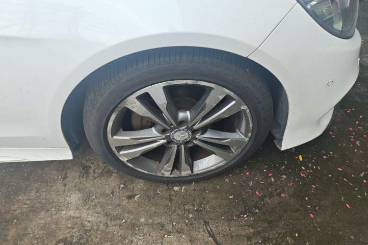 Used Mercedes-Benz E-Class 2015 Facelift E 200 L Sport Edition Right Front Wheel Hub