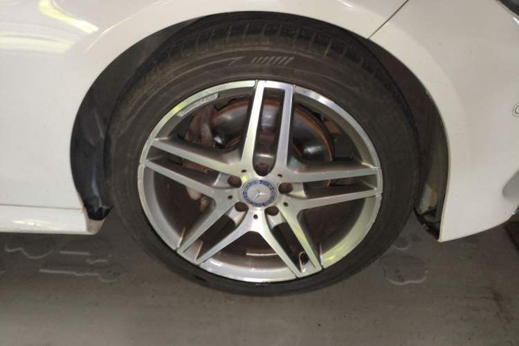 Used Mercedes-Benz E-Class 2015 E 260 L Sport & Fashion Model Right Front Wheel Hub