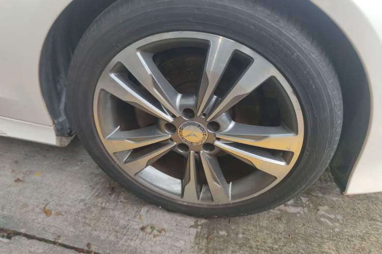 Used Mercedes-Benz E-Class 2015 E 260 L Sport Edition Right Front Wheel Hub